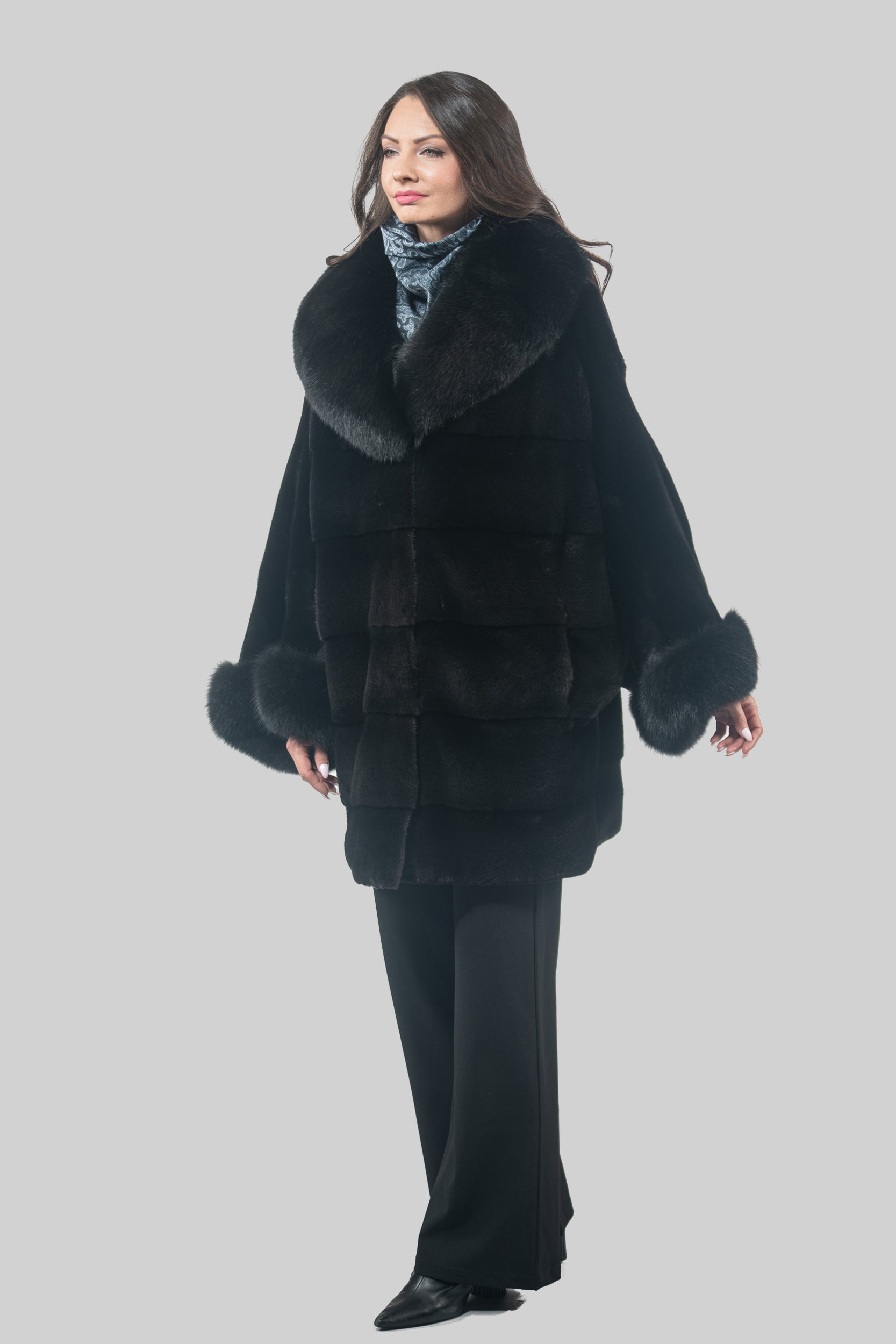 Blackglama Mink Cape with Fox-Trimmed Notch Collar P/K929
