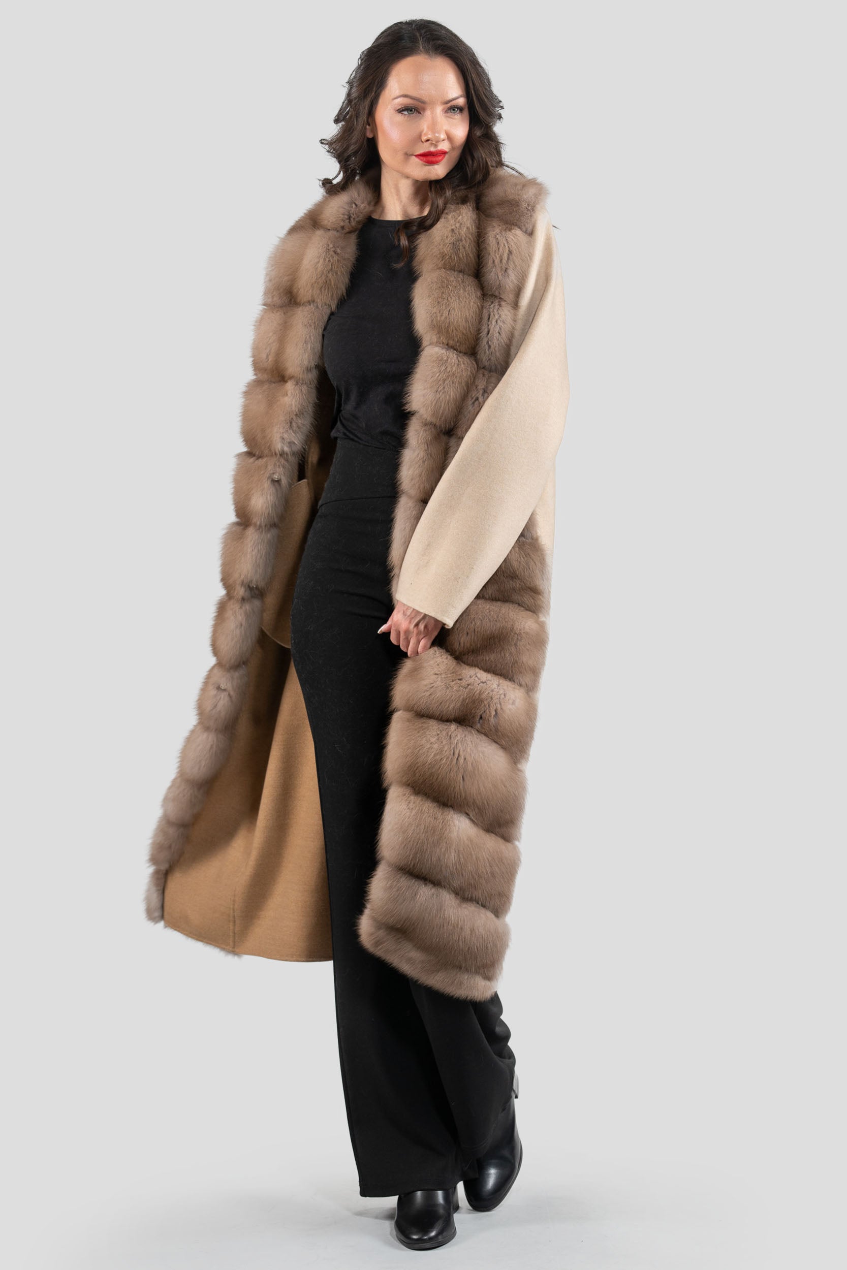 Coat in Ecru Beige Cashmere with Baumarten Trim 17c8003