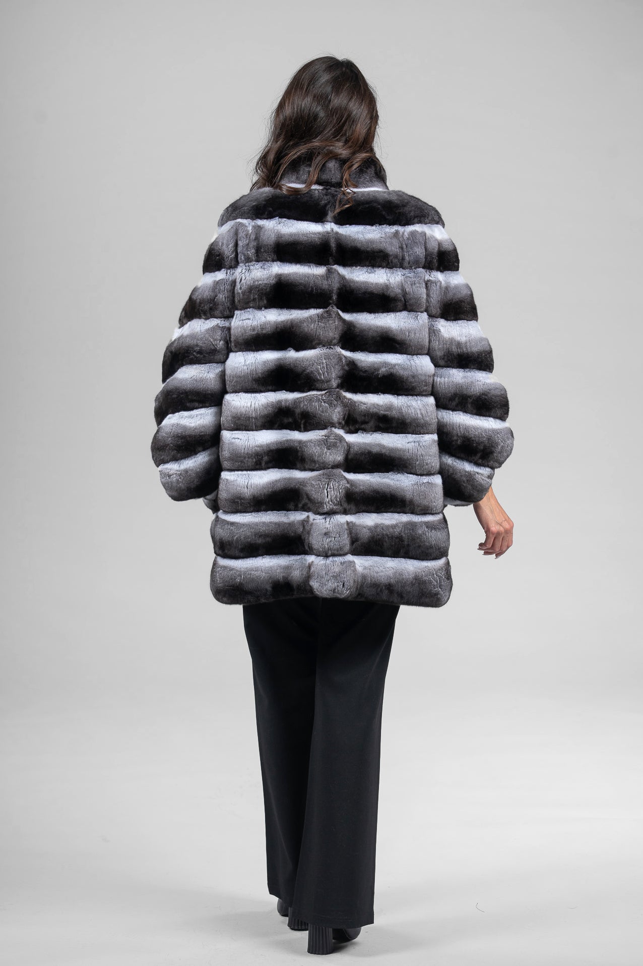 Natural Chinchilla Cape with Stand Collar P/K13C959