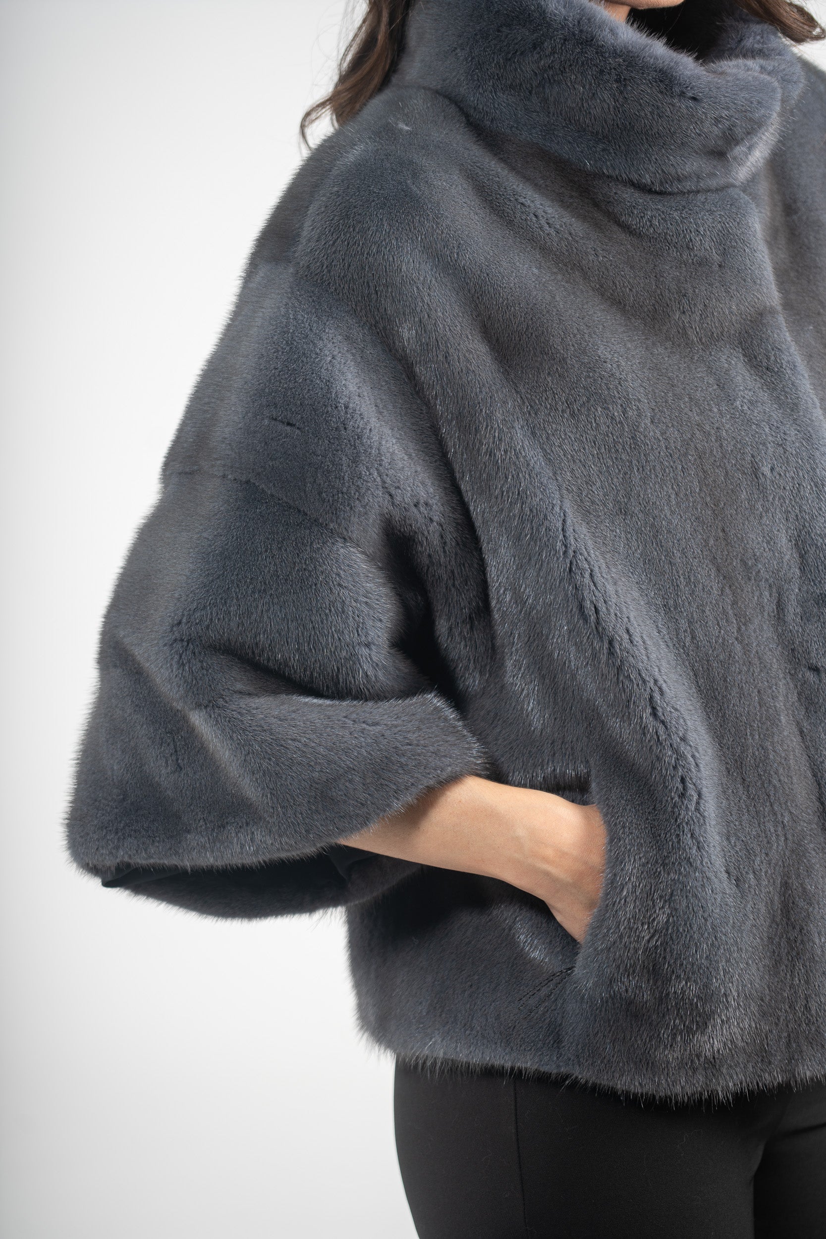 Asphalto Mink Jacket with Stand Collar and Short Sleeves L/O13C138