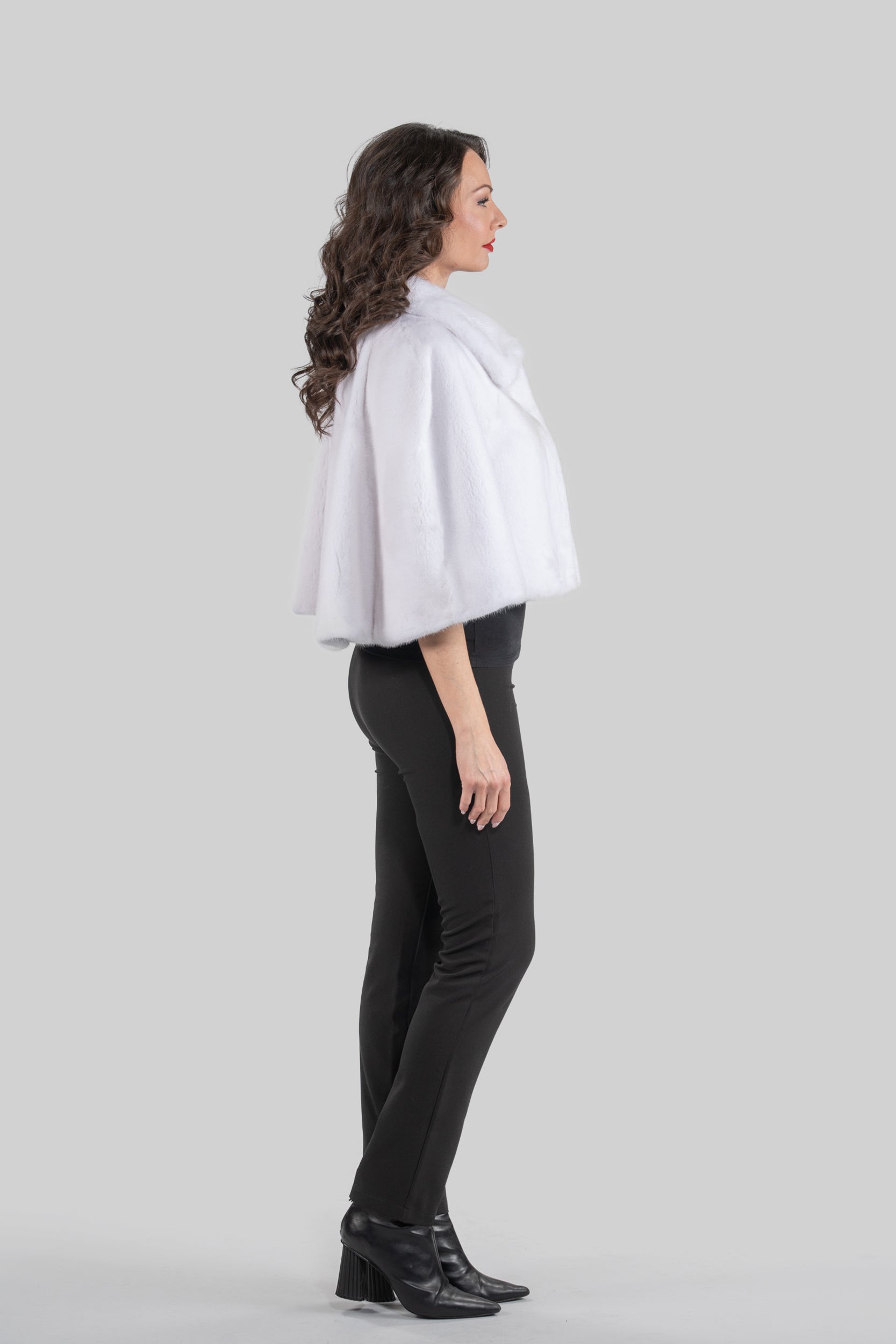 White Mink Bonbon Cape L/OBONBON