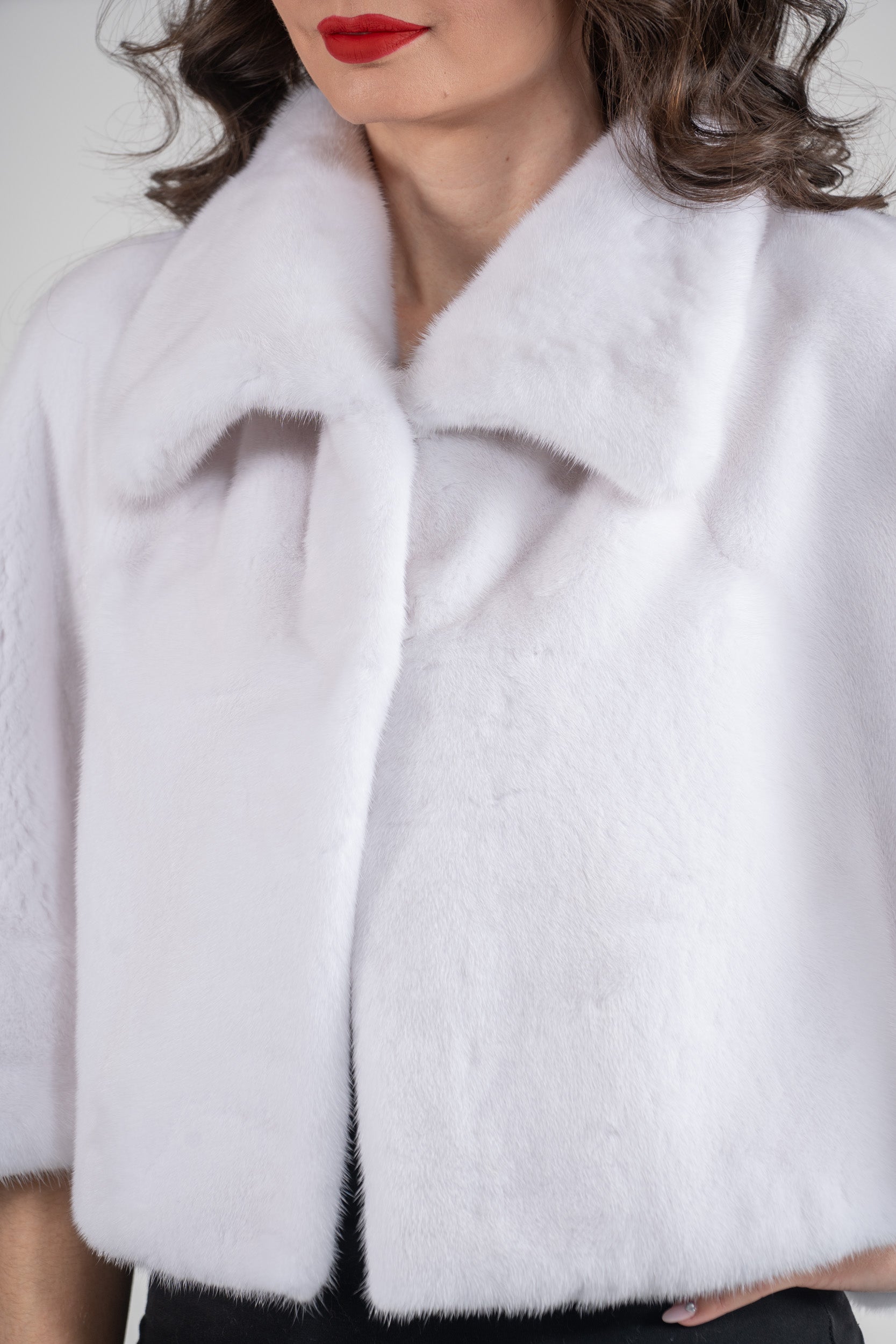 White Mink Bonbon Cape L/OBONBON