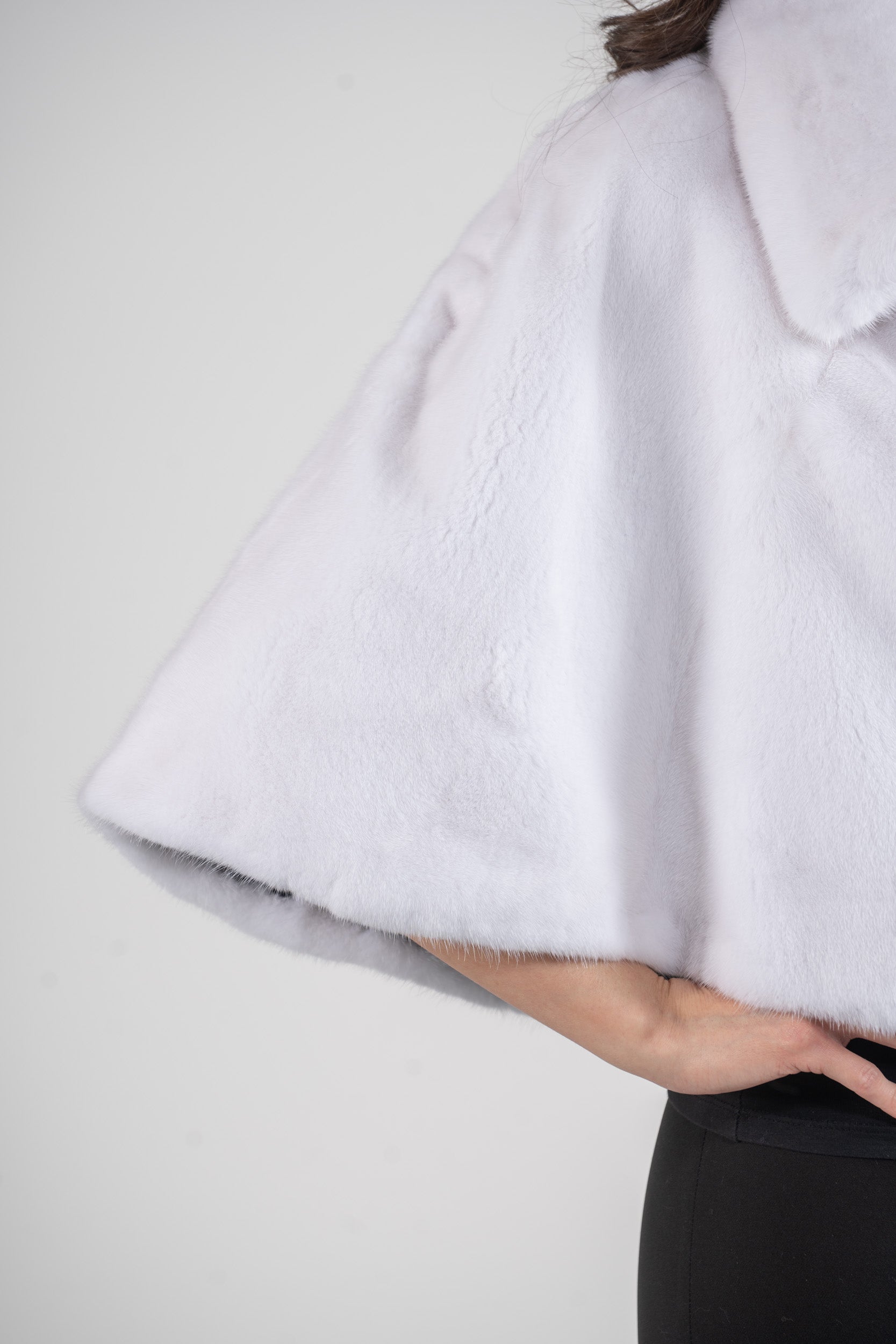 White Mink Bonbon Cape L/OBONBON