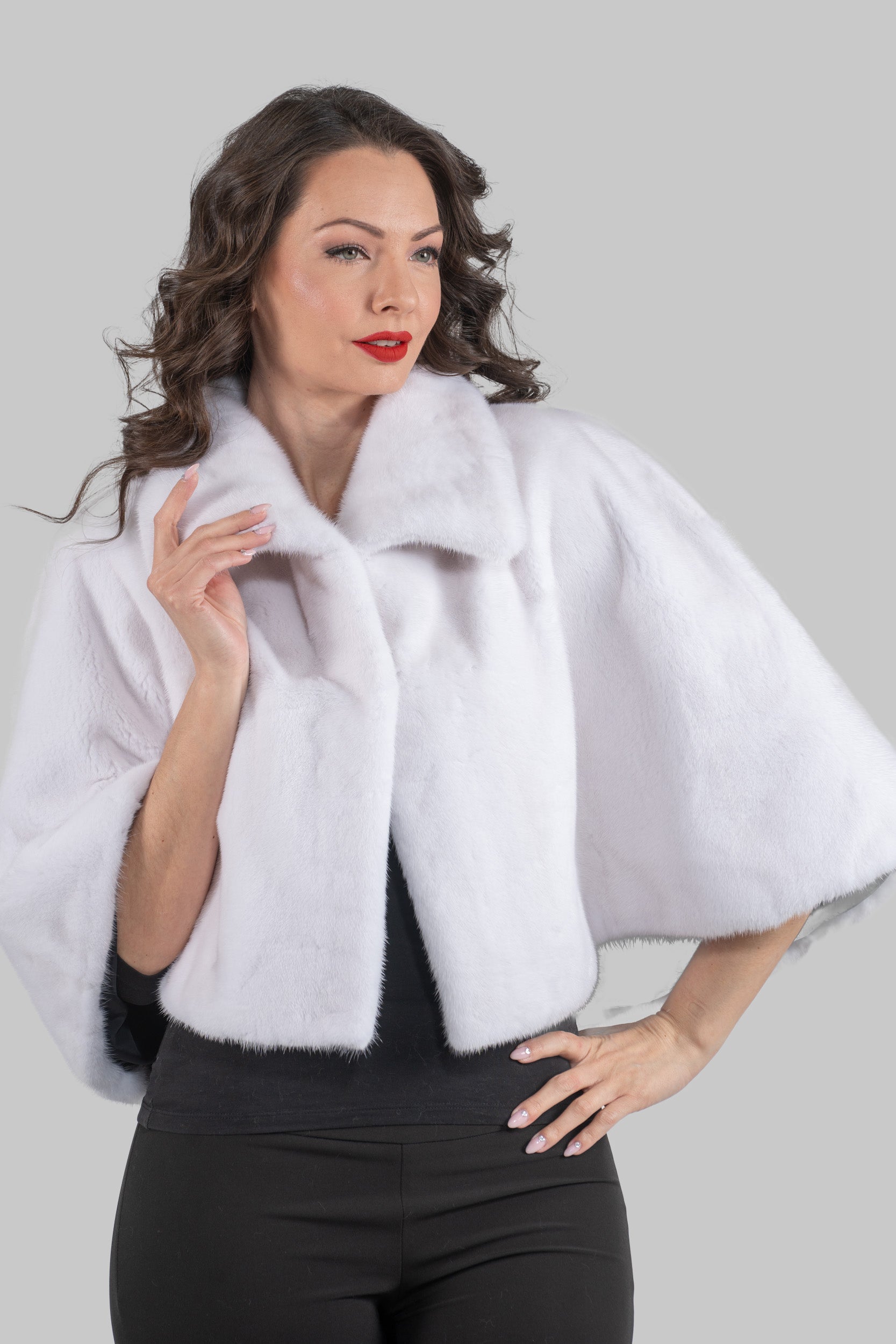 White Mink Bonbon Cape L/OBONBON