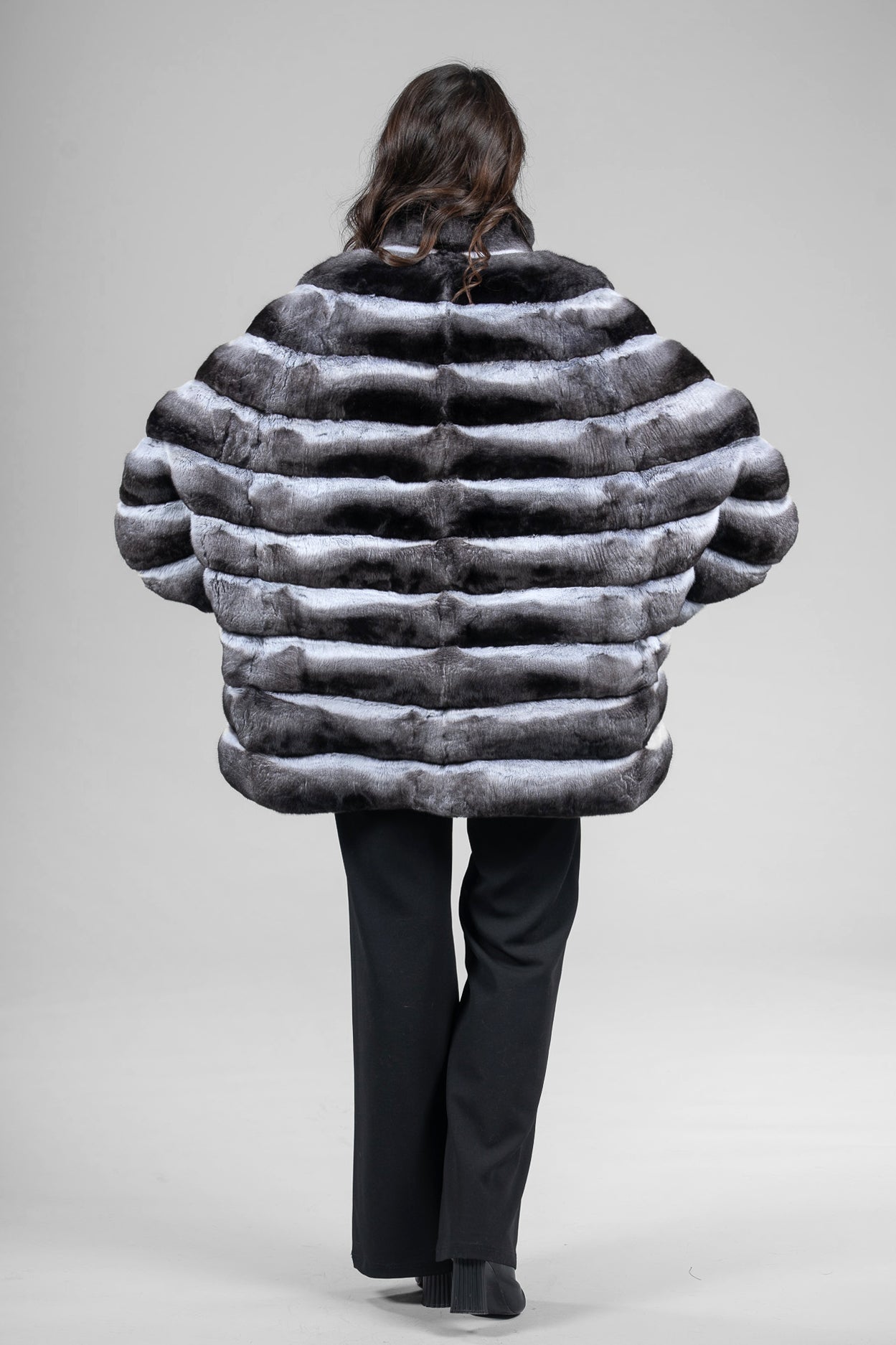 Natural Chinchilla Cape with Stand Collar P/K13C959