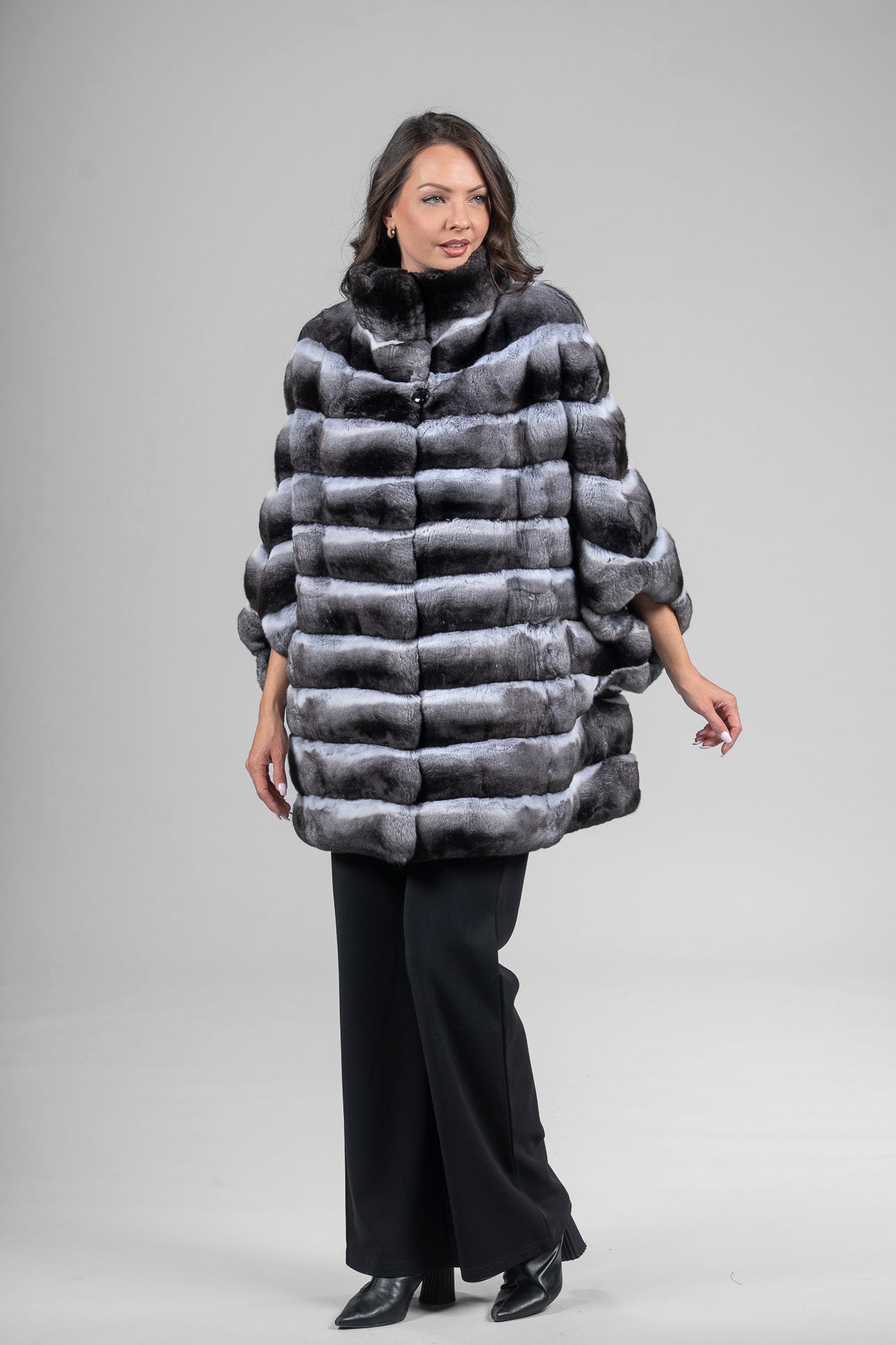 Natural Chinchilla Cape with Stand Collar P/K13C959