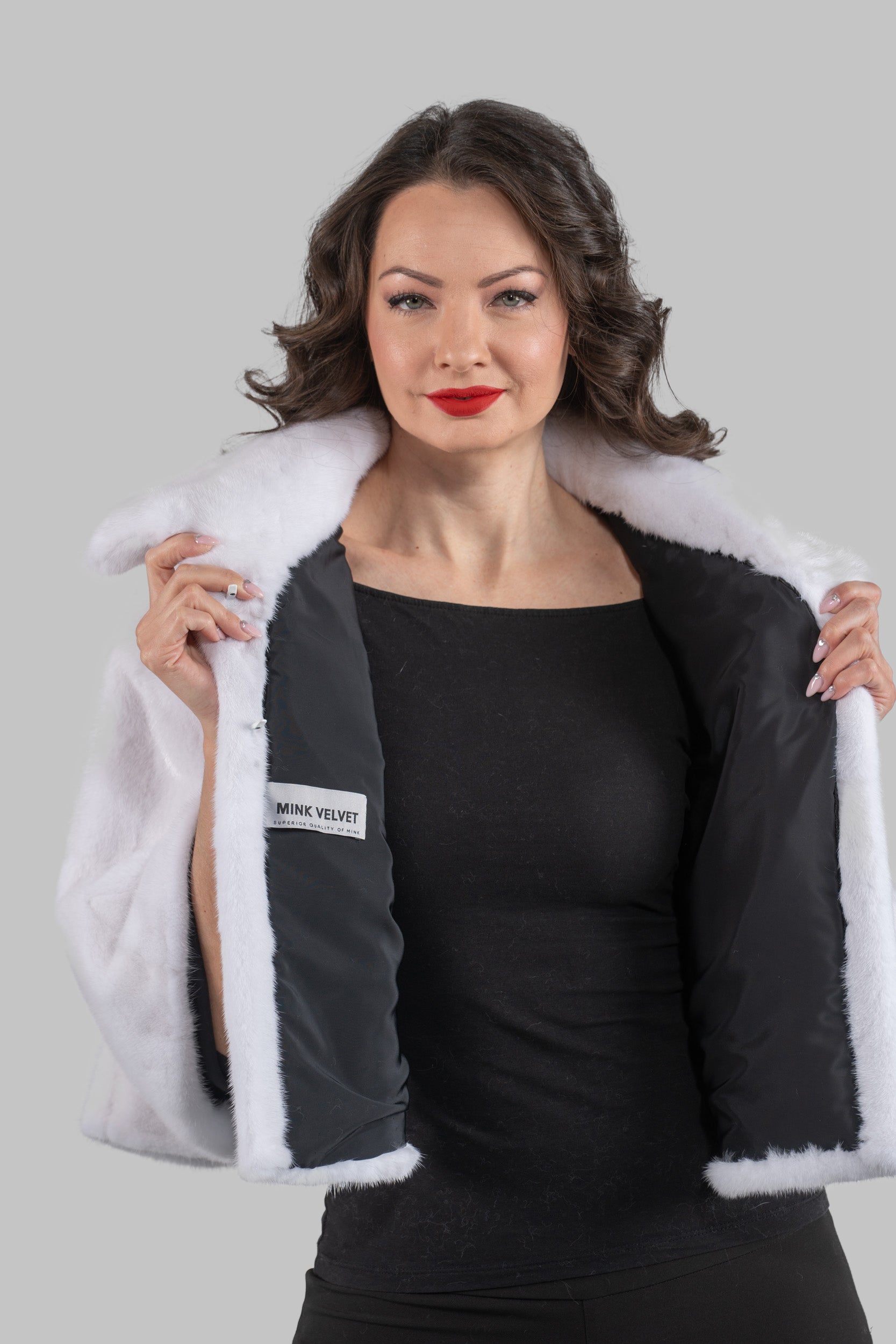 White Mink Bonbon Cape L/OBONBON