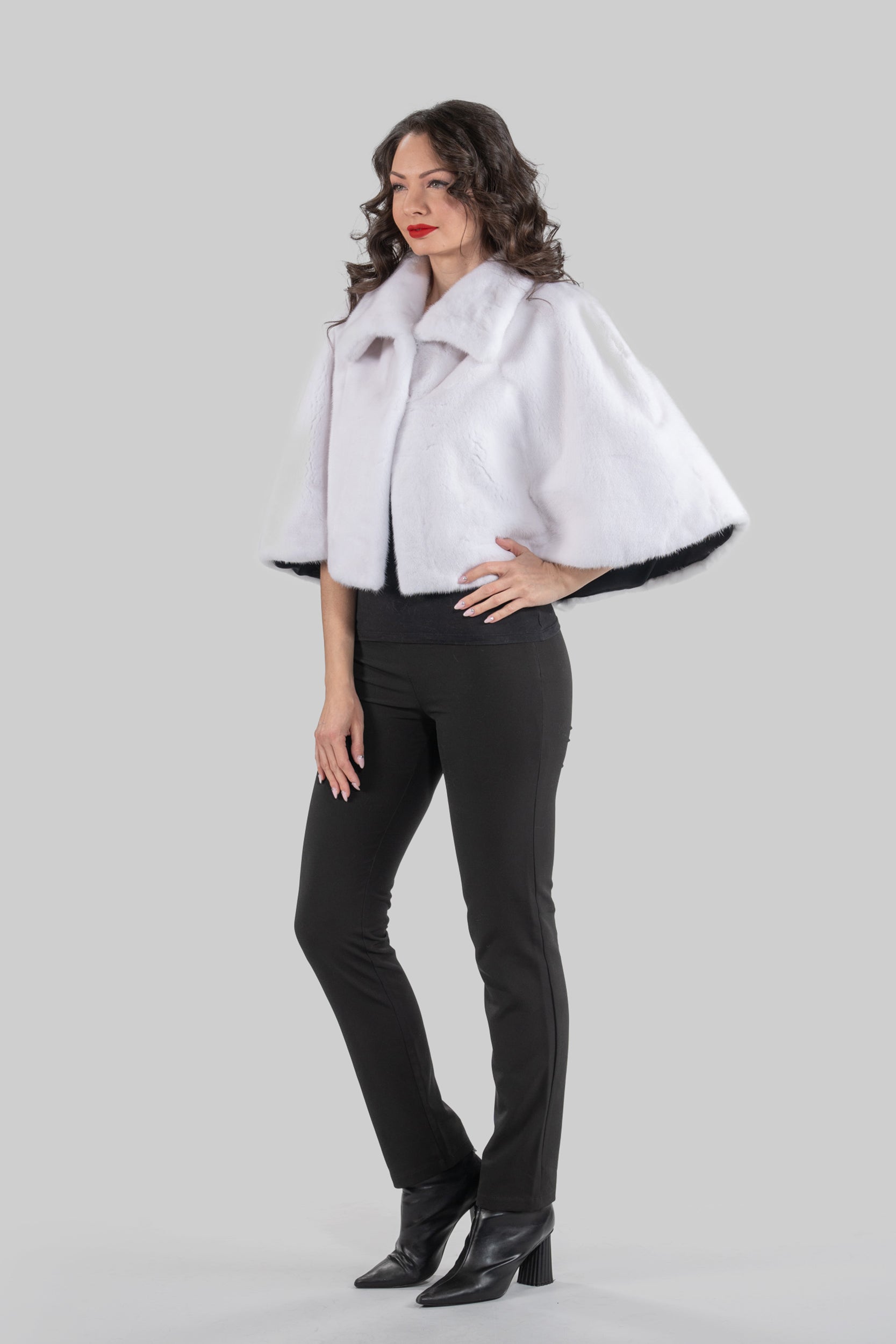 White Mink Bonbon Cape L/OBONBON