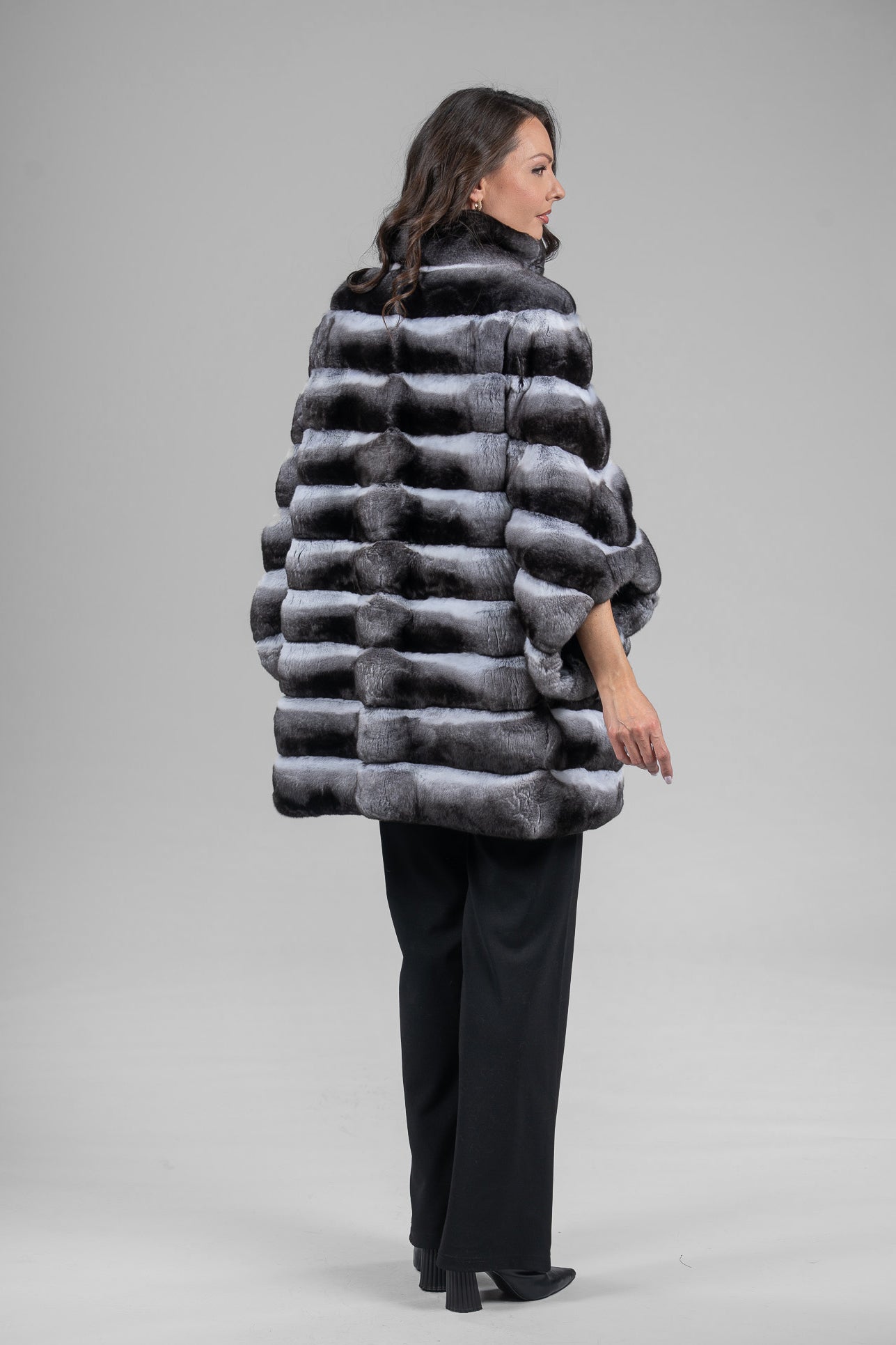 Natural Chinchilla Cape with Stand Collar P/K13C959