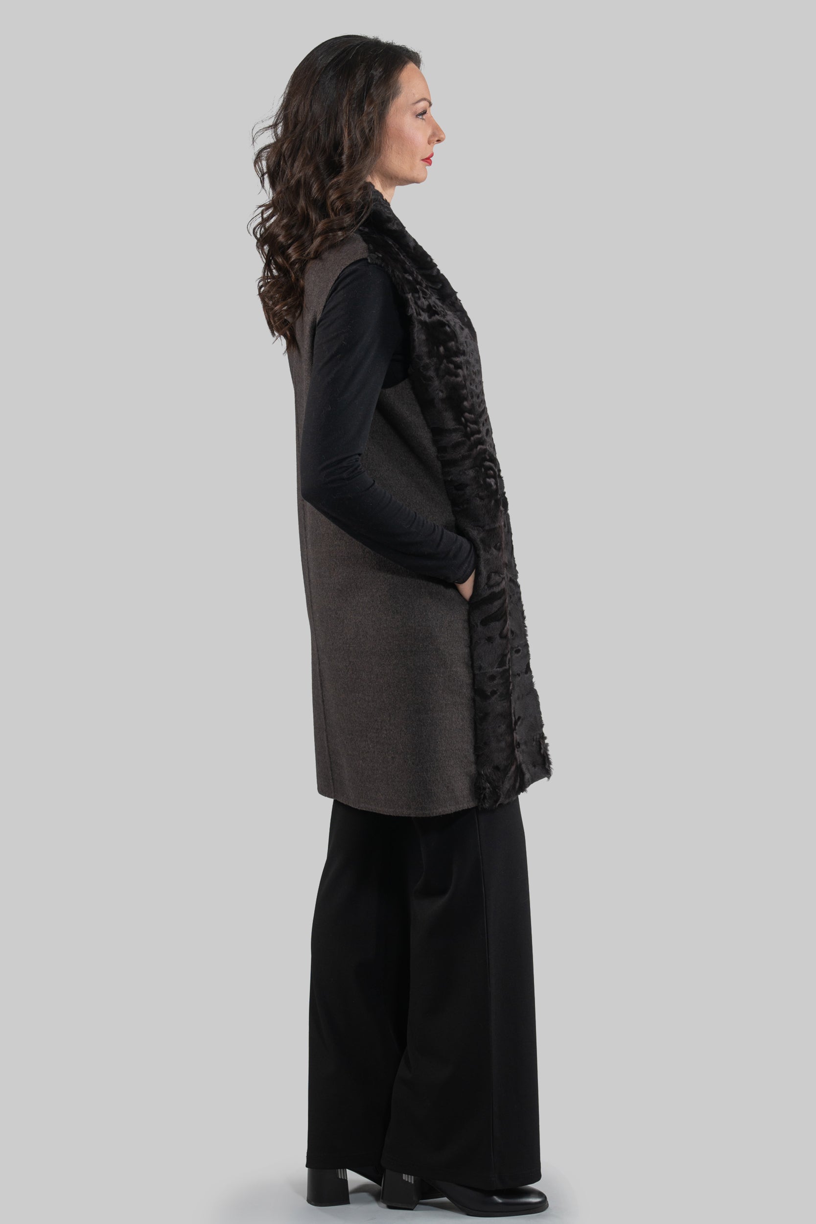 Grey Cashmere Vest with Swakara Fur Trim 17C8003