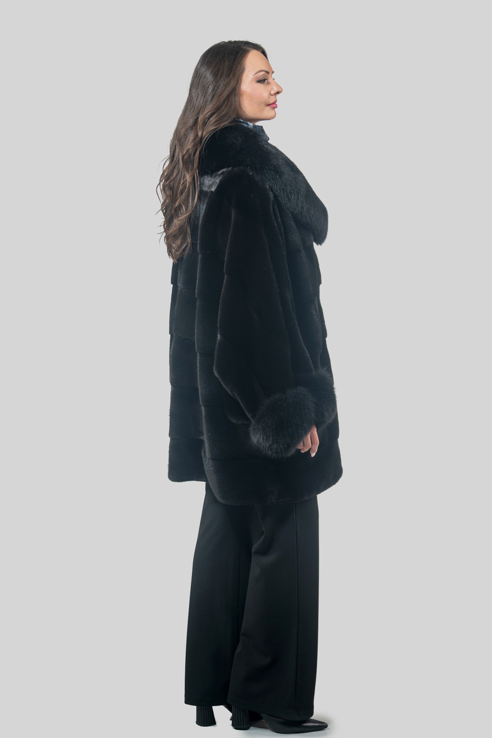 Blackglama Mink Cape with Fox-Trimmed Notch Collar P/K929