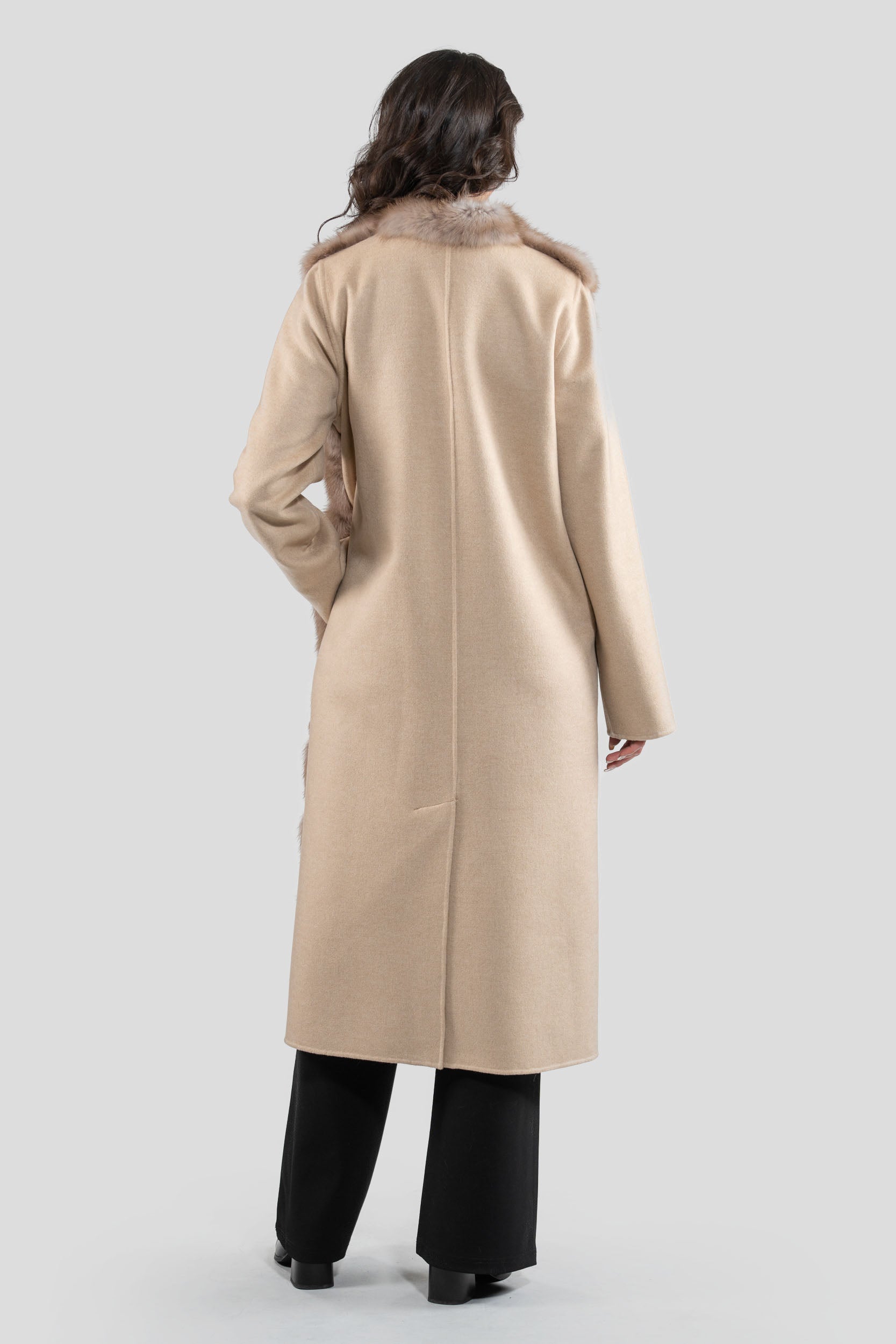 Coat in Ecru Beige Cashmere with Baumarten Trim 17c8003