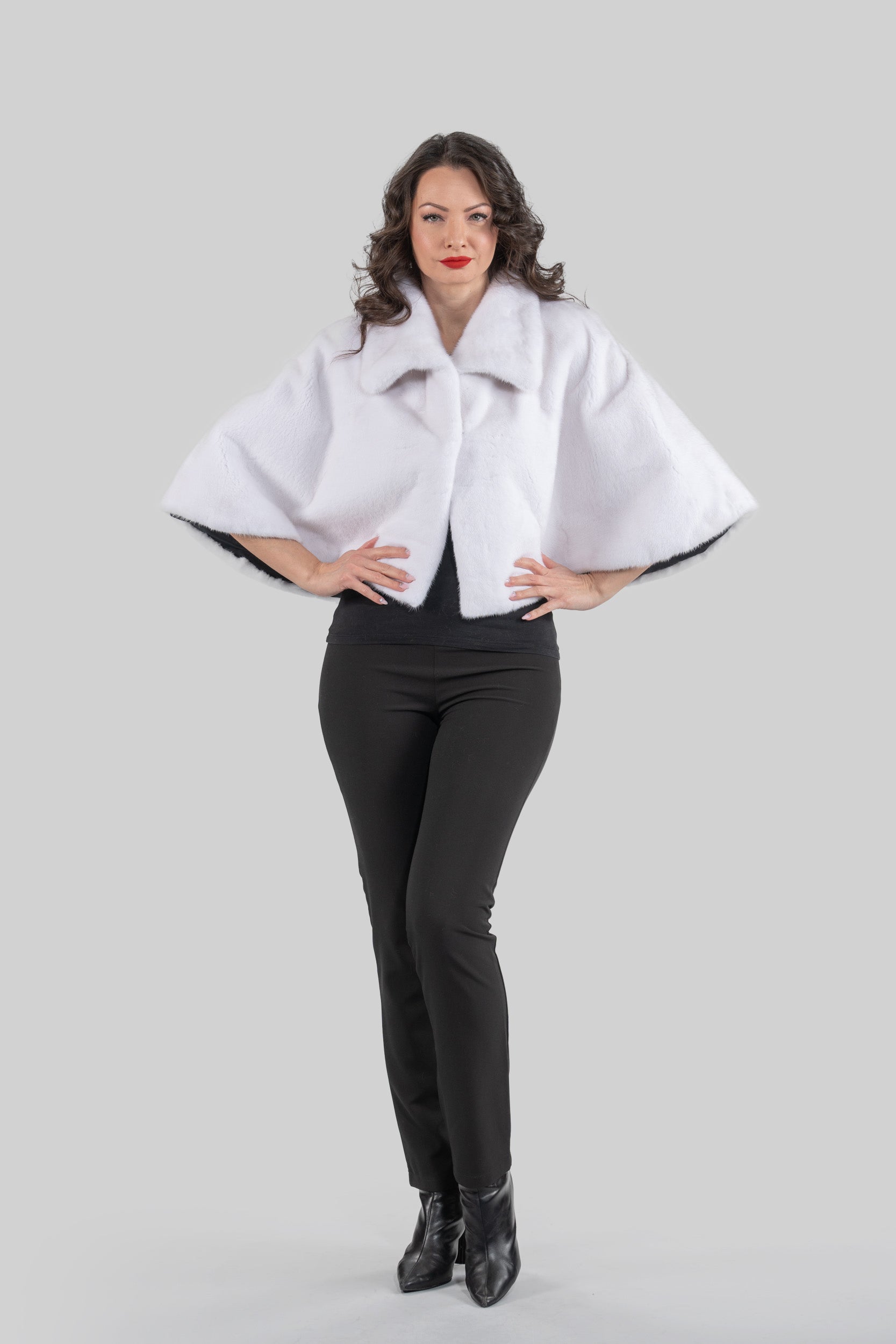 White Mink Bonbon Cape L/OBONBON