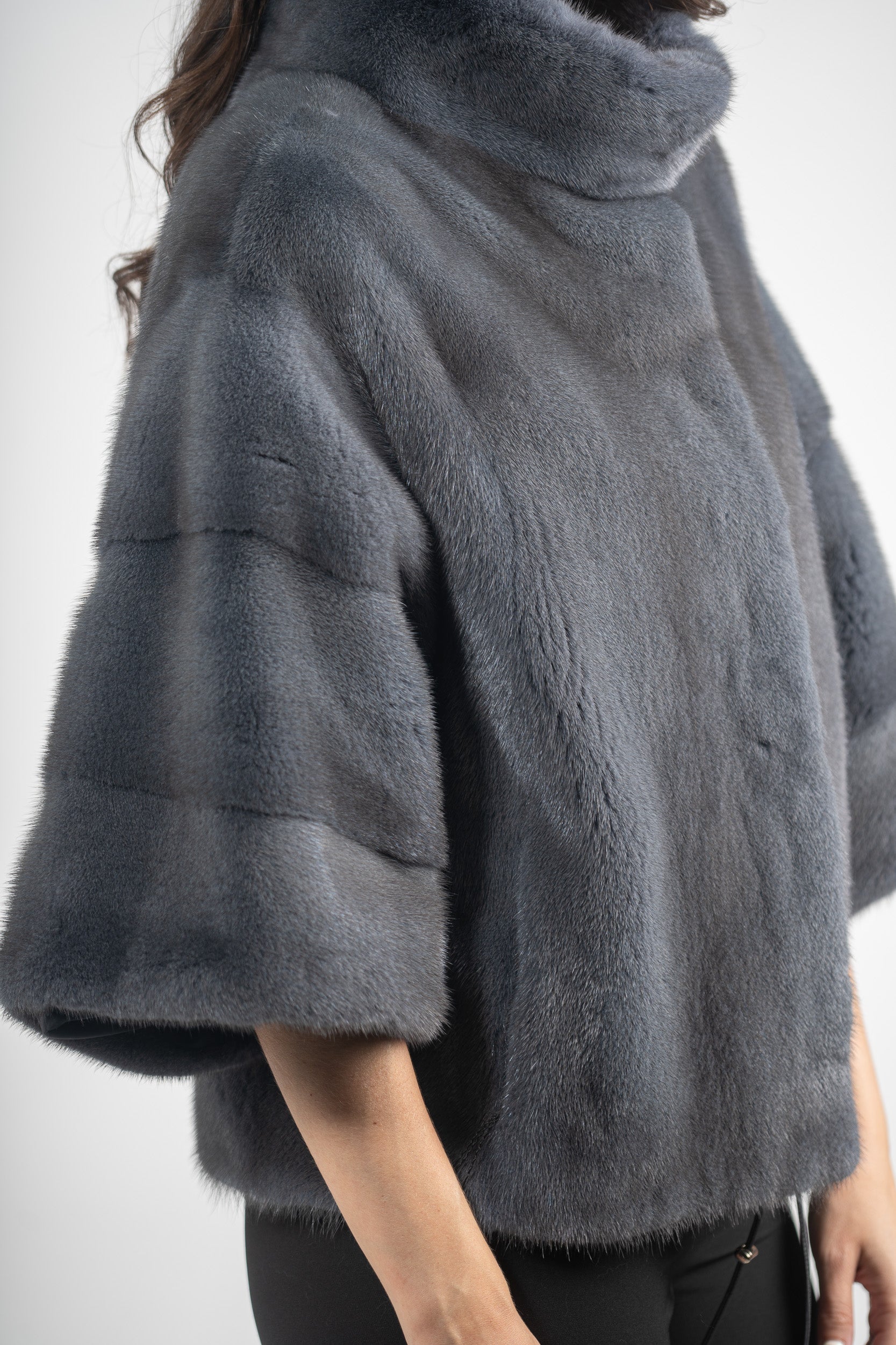 Asphalto Mink Jacket with Stand Collar and Short Sleeves L/O13C138