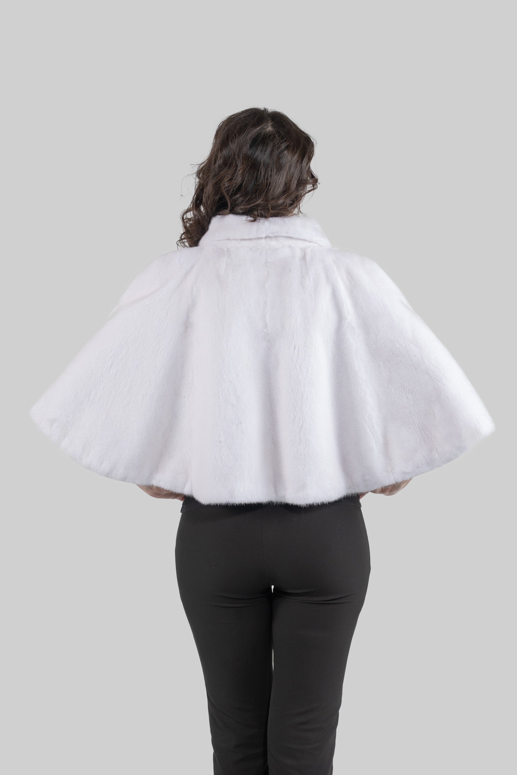 White Mink Bonbon Cape L/OBONBON